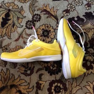 Women’s Nike Electric Yellow Running Shoes 8.5